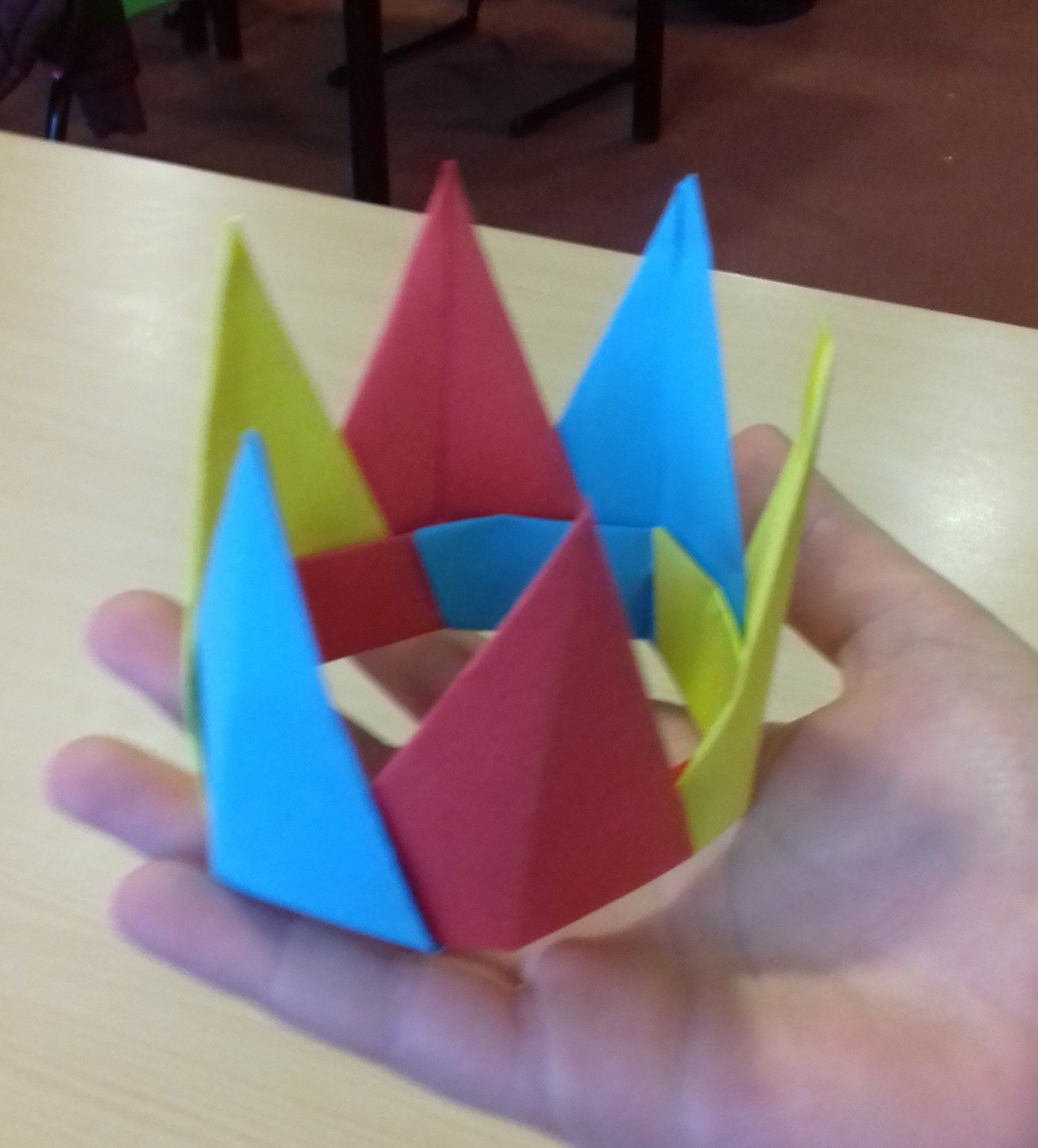Une couronne des rois en origami  Collège René GOSCINNY – Valdoie